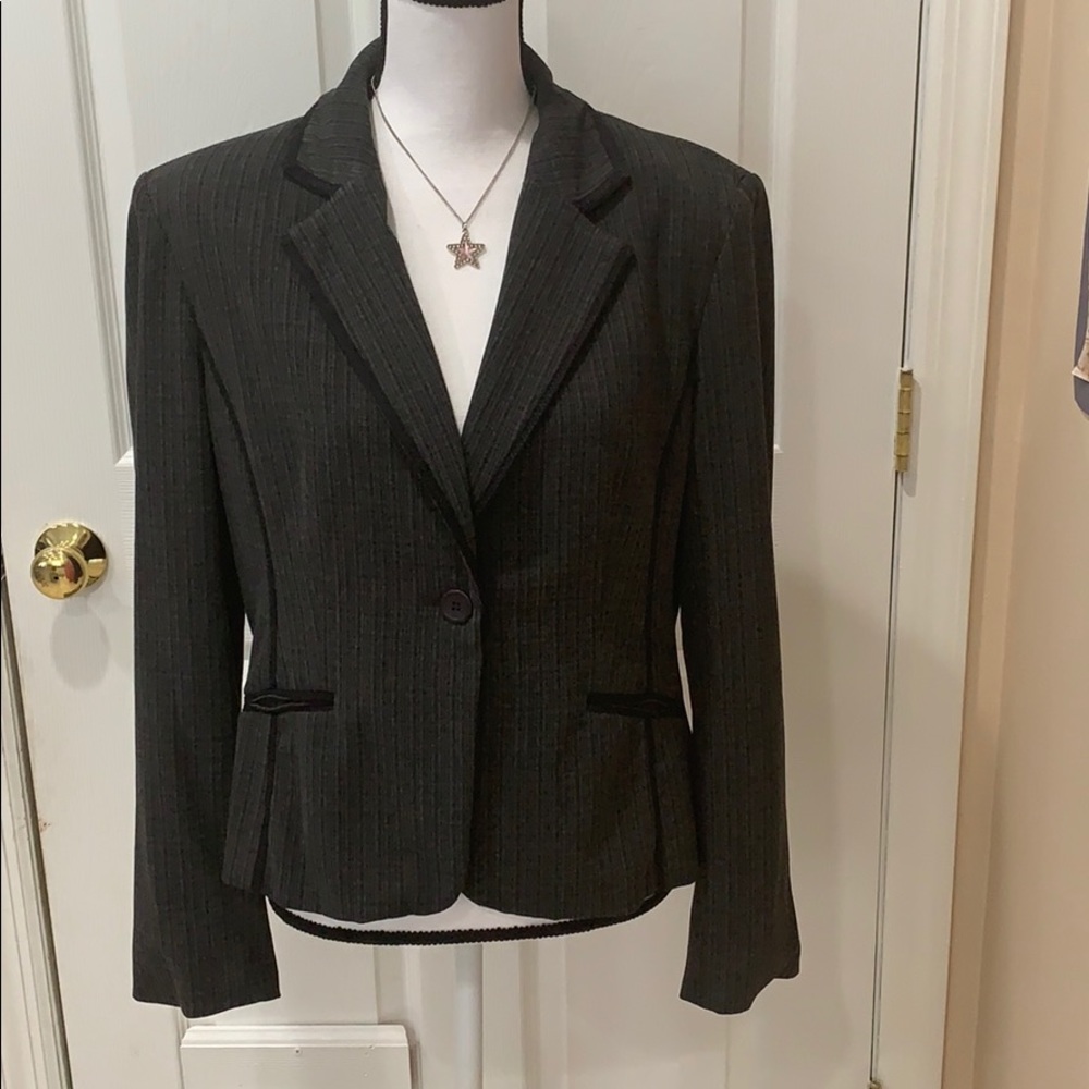 Jones Wear stretch gray and black blazer sz 14